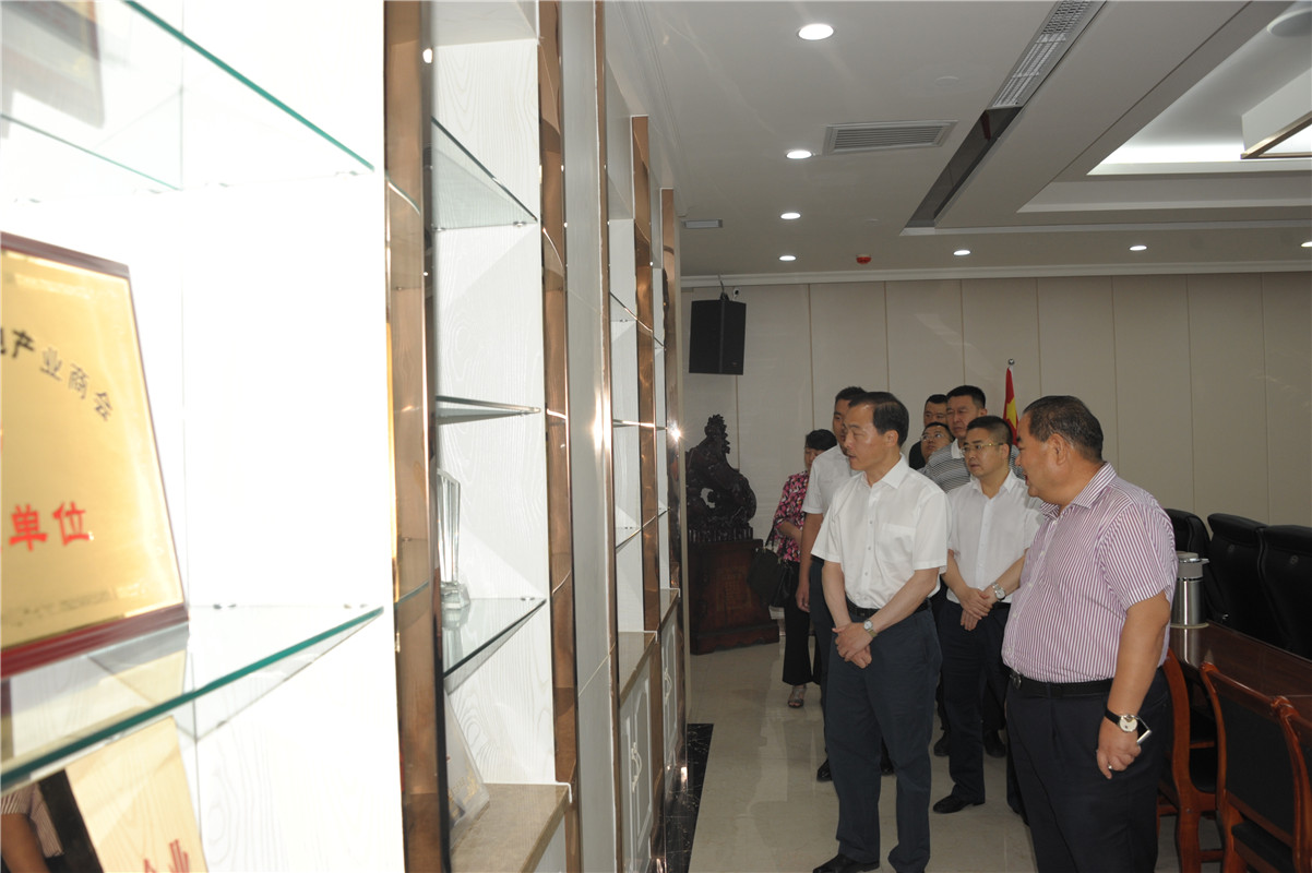 甘肅省委常委、副省長周學(xué)文一行蒞臨蘭州亞太集團(tuán)考察調(diào)研